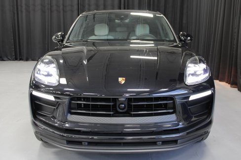 Certified 2025 Porsche Macan image 10