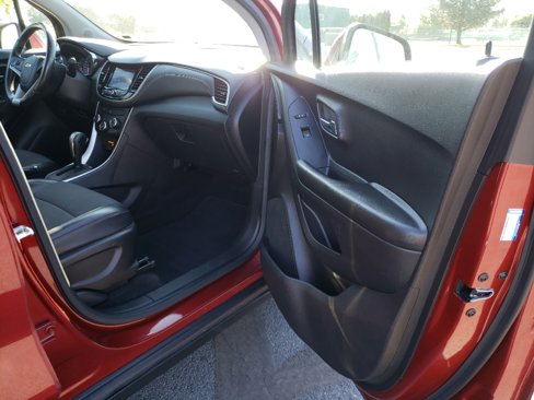 Used 2022 Chevrolet Trax LT w/ LT Convenience Package image 20