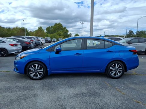 Used 2022 Nissan Versa SV image 2