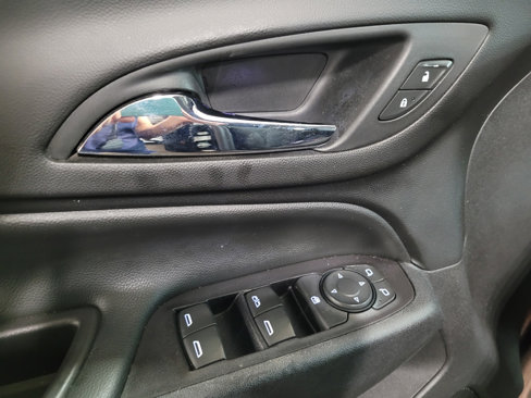 Used 2020 Chevrolet Equinox LT w/ Driver Convenience Package image 27