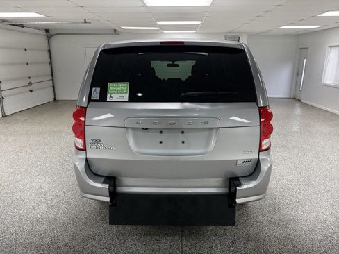 Used 2018 Dodge Grand Caravan SE image 46