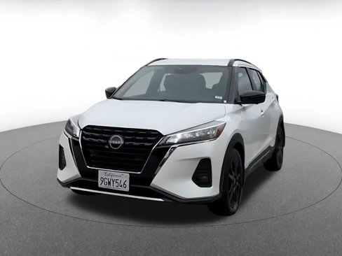 Used 2023 Nissan Kicks SR image 6