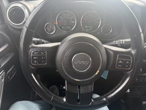 Used 2012 Jeep Wrangler Unlimited Rubicon w/ Connectivity Group image 18