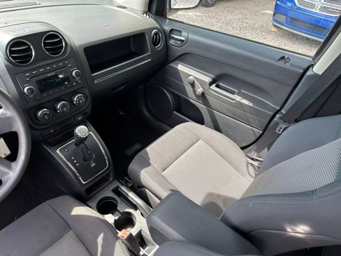 Used 2010 Jeep Compass Sport image 9