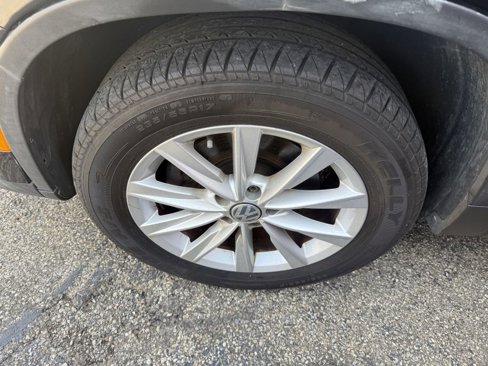 Used 2017 Volkswagen Tiguan S image 22