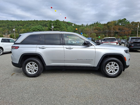 Used 2023 Jeep Grand Cherokee Laredo image 12