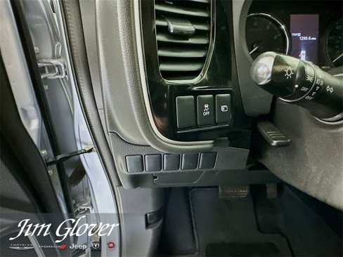 Used 2017 Mitsubishi Outlander SE image 24