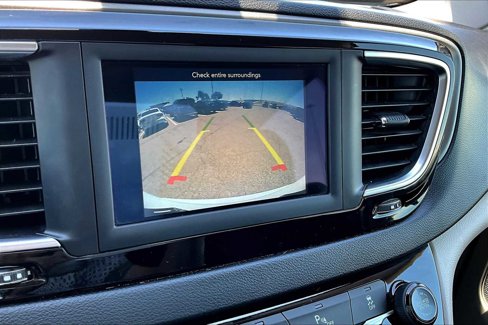 Used 2020 Chrysler Pacifica Touring-L image 25