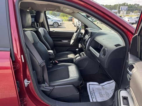 Used 2017 Jeep Compass Latitude image 9