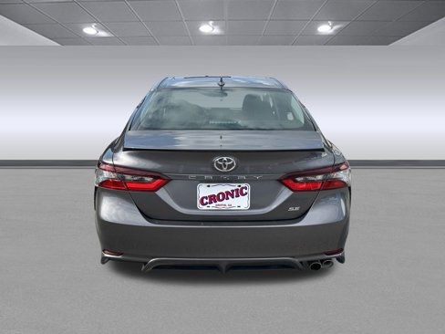 Used 2023 Toyota Camry SE image 4