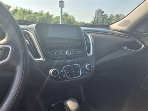 Used 2022 Chevrolet Malibu LT image 12