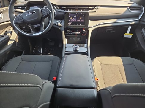 New 2025 Jeep Grand Cherokee Laredo X image 8