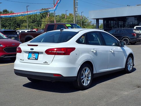 Used 2016 Ford Focus SE w/ SE Winter Package image 2