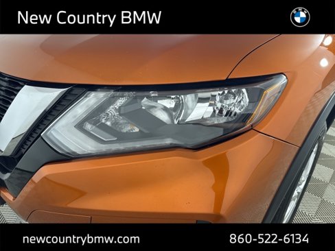 Used 2017 Nissan Rogue SV w/ SV Family Package image 10