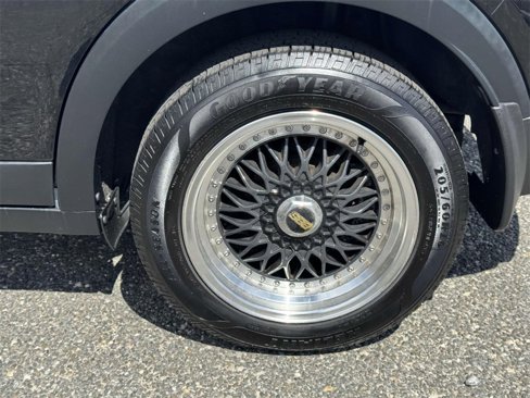 Used 2019 Nissan Kicks S image 9