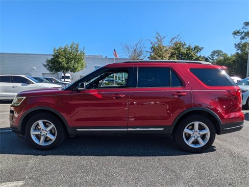 Used 2018 Ford Explorer XLT w/ Equipment Group 201A image 5