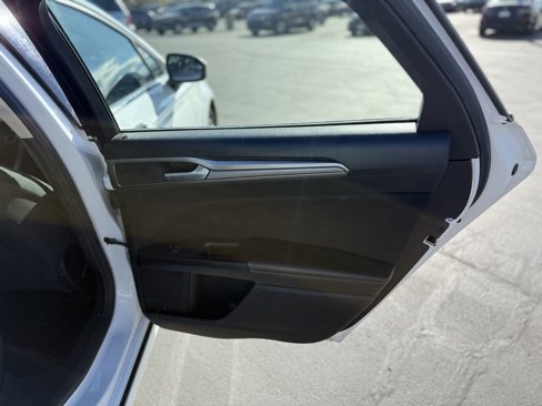 Used 2018 Ford Fusion SE w/ Fusion SE Technology Package image 19