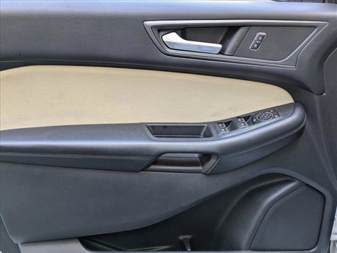 Used 2017 Ford Edge SE image 14