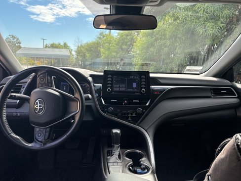 Used 2023 Toyota Camry SE image 3