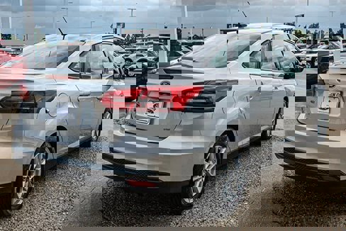 Used 2017 Ford Focus SE image 4