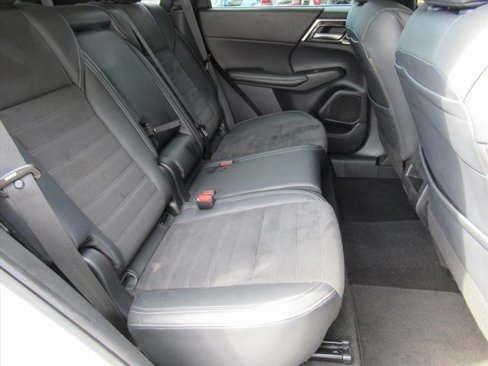 Used 2022 Mitsubishi Outlander SE image 29