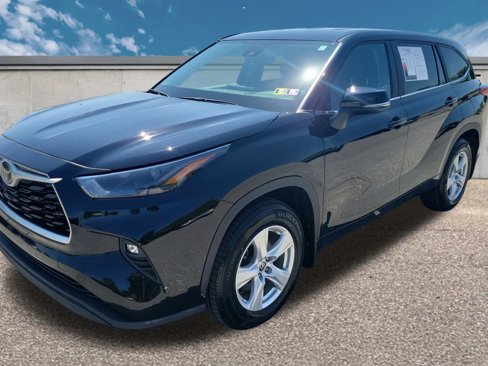 Certified 2023 Toyota Highlander LE image 1