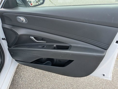 Used 2024 Hyundai Elantra Limited image 35
