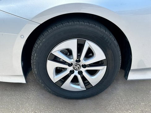 Used 2018 Toyota Prius Four image 28