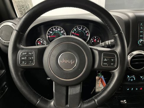 Used 2017 Jeep Wrangler Unlimited Sahara w/ Connectivity Group image 15