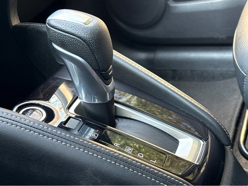 Used 2019 Nissan Kicks SR w/ SR Premium Package image 16