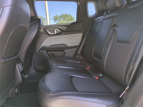 Used 2023 Jeep Compass Latitude image 14