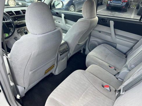 Used 2012 Toyota Highlander SE image 18