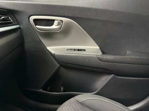 Used 2022 Kia Niro LX image 23