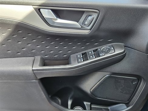 Used 2020 Ford Escape SE image 40