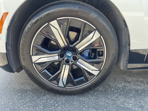 Used 2022 BMW iX xDrive50 w/ Sport Package image 7