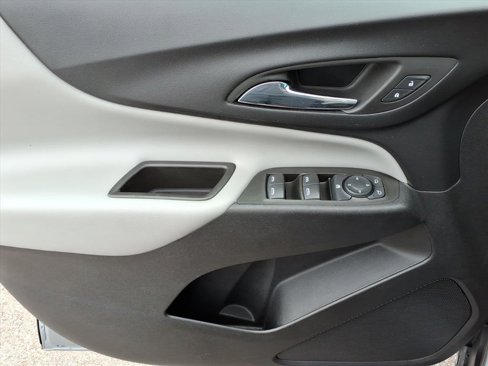 Used 2023 Chevrolet Equinox LS w/ Driver Confidence II Package image 9