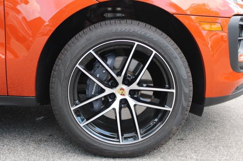 Certified 2024 Porsche Macan image 14