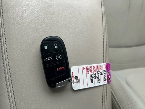 Used 2016 Chrysler 200 Limited w/ Convenience Group image 10