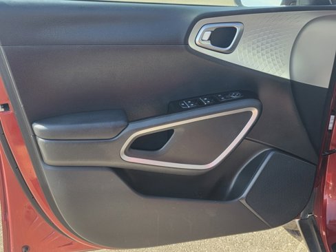 Used 2023 Kia Soul LX image 5