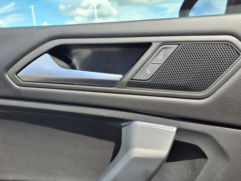 Used 2019 Volkswagen Tiguan SE image 14