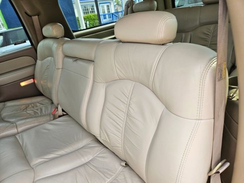 Used 2002 Chevrolet Suburban LT image 14