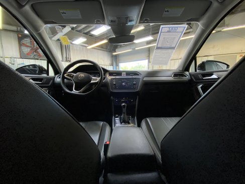Used 2024 Volkswagen Tiguan SE image 18