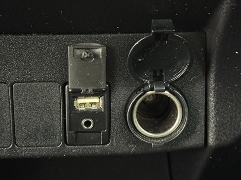 Used 2018 Toyota RAV4 SE image 19
