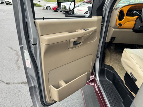 Used 2006 Ford E-450 and Econoline 450 image 12