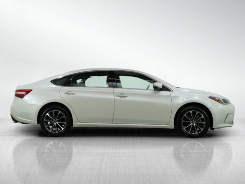 Used 2017 Toyota Avalon XLE Premium image 6
