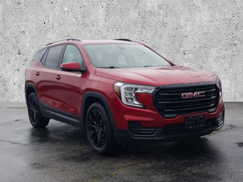 Used 2022 GMC Terrain SLE w/ Driver Convenience Package image 2