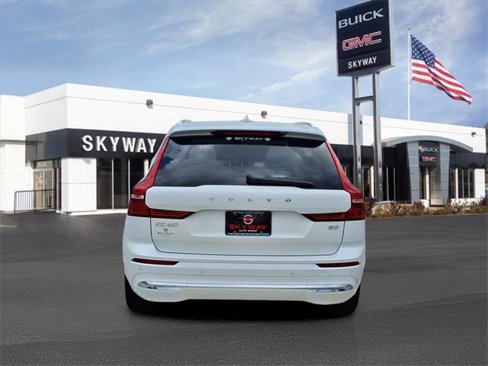 Used 2023 Volvo XC60 B5 Plus image 6