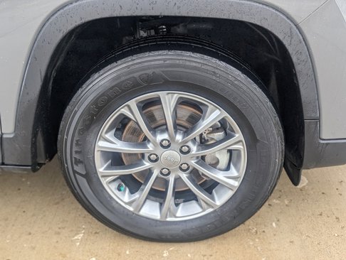 Used 2019 Jeep Cherokee Latitude Plus w/ Cold Weather Group image 18