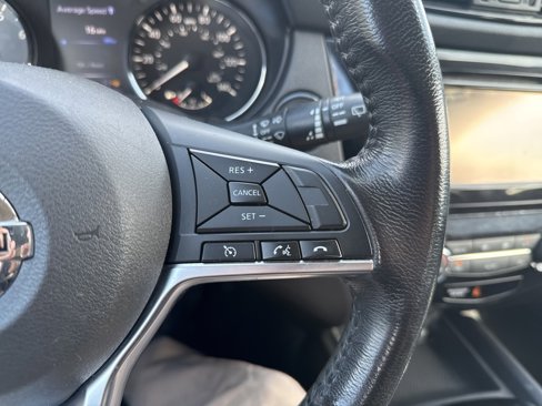 Used 2018 Nissan Rogue Sport SV w/ SV Technology Package image 16