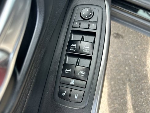 Used 2019 Jeep Cherokee Limited image 16